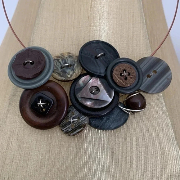 Buttons - necklace - Picture 2 of 8